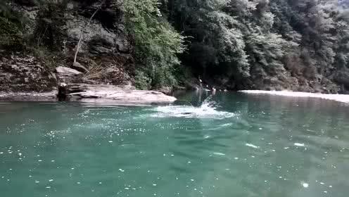 CBA大爆冷！11冠王遭双杀，超级外援狂砍63分，杜锋又甩锅球员